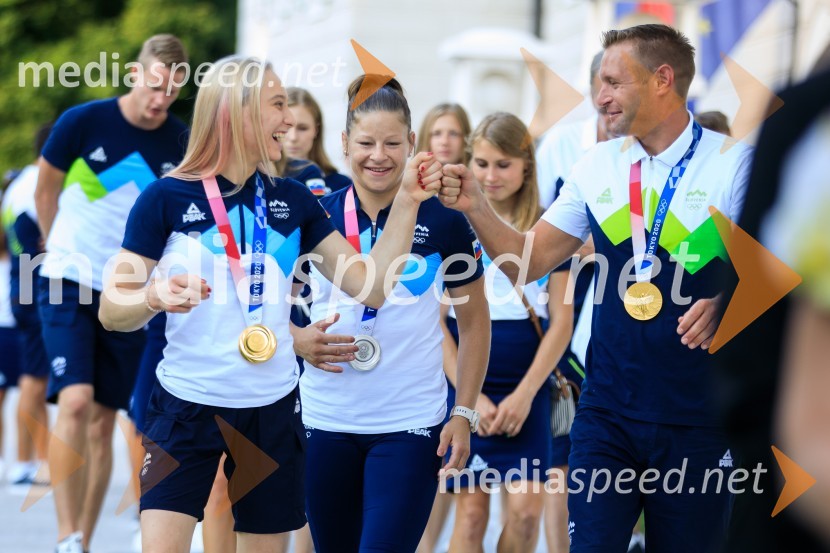  Janja Garnbret, slovenska športna plezalka;  Tina Trstenjak, judoistka;  Benjamin Savšek, kanuist Sprejem olimpijske reprezentance na Brdu