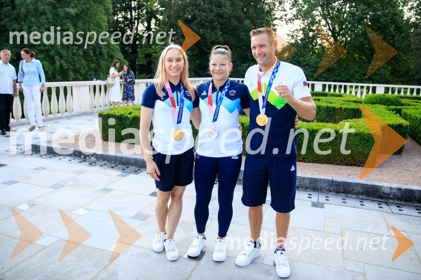  Janja Garnbret, plezalka;  Tina Trstenjak, judoistka;  Benjamin Savšek, kanuist Sprejem olimpijske reprezentance na Brdu