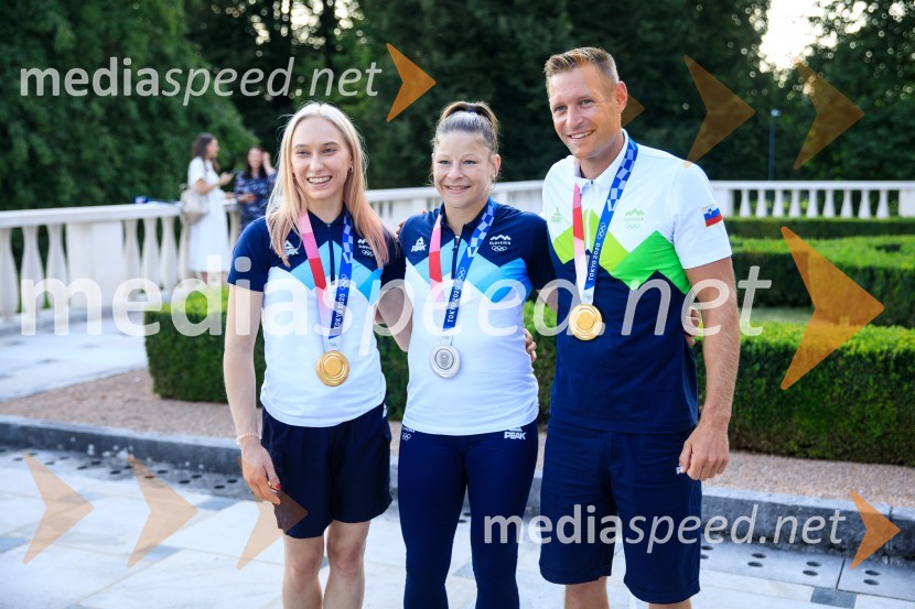  Janja Garnbret, plezalka;  Tina Trstenjak, judoistka;  Benjamin Savšek, kanuist Sprejem olimpijske reprezentance na Brdu