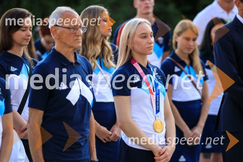  ... ;  Janja Garnbret, plezalkaSprejem olimpijske reprezentance na Brdu