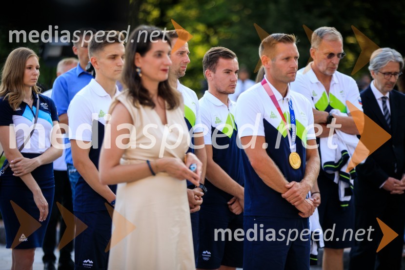 dr. Simona Kustec, ministrica za izobraževanje, znanost in šport;  Benjamin Savšek, kanuist Sprejem olimpijske reprezentance na Brdu