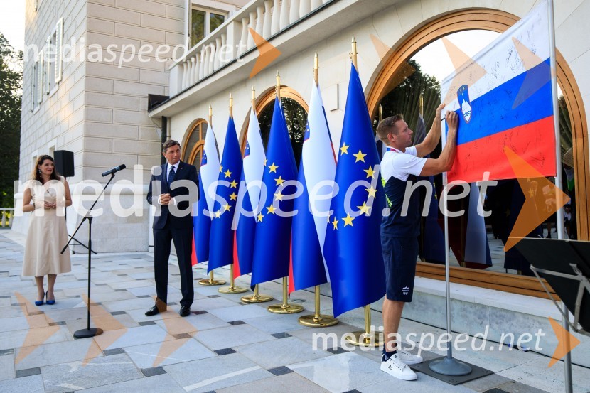 dr. Simona Kustec, ministrica za izobraževanje, znanost in šport;  Borut Pahor, predsednik Republike Slovenije;  Benjamin Savšek, kanuist Sprejem olimpijske reprezentance na Brdu