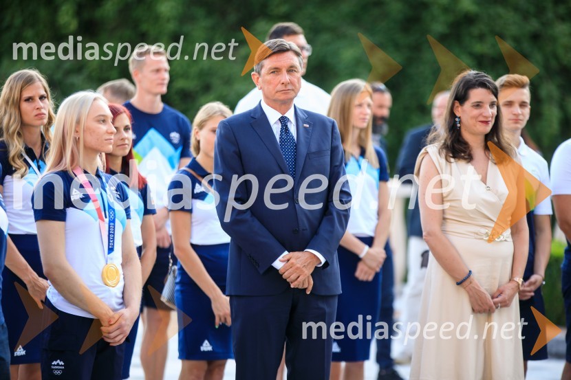  Janja Garnbret, plezalka;  Borut Pahor, predsednik Republike Slovenije; dr. Simona Kustec, ministrica za izobraževanje, znanost in športSprejem olimpijske reprezentance na Brdu