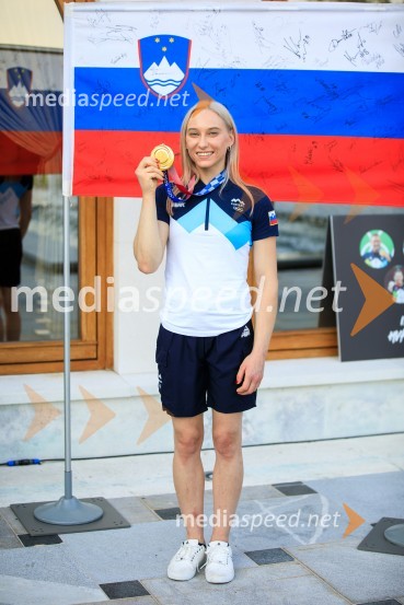  Janja Garnbret, plezalkaSprejem olimpijske reprezentance na Brdu