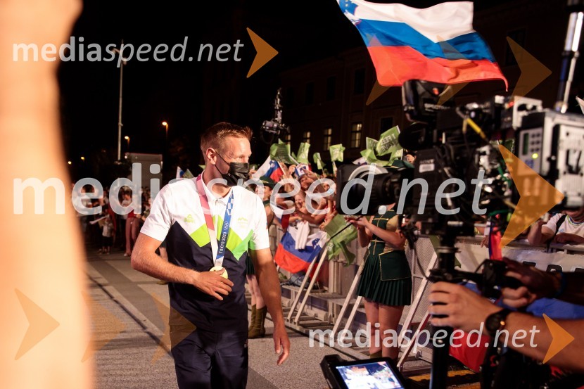  Benjamin Savšek, kanuist Sprejem olimpijske reprezentance na Kongresnem trgu