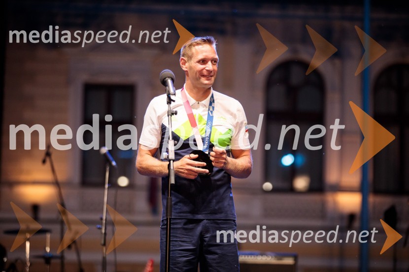  Benjamin Savšek, kanuist Sprejem olimpijske reprezentance na Kongresnem trgu