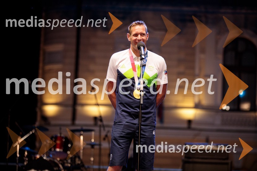  Benjamin Savšek, kanuist Sprejem olimpijske reprezentance na Kongresnem trgu