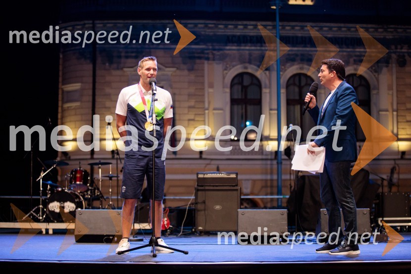  Benjamin Savšek, kanuist ;  ... Sprejem olimpijske reprezentance na Kongresnem trgu