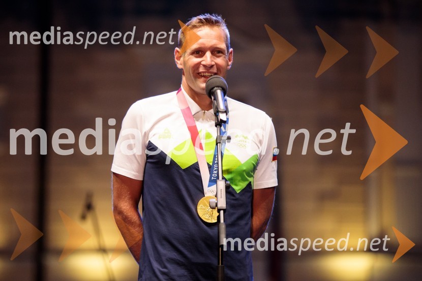  Benjamin Savšek, kanuist Sprejem olimpijske reprezentance na Kongresnem trgu