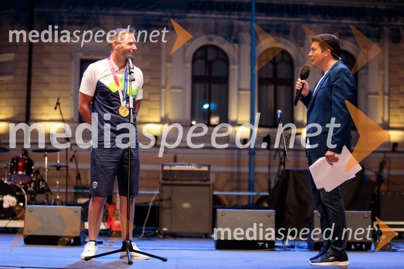 Benjamin Savšek, kanuist ;  ... Sprejem olimpijske reprezentance na Kongresnem trgu