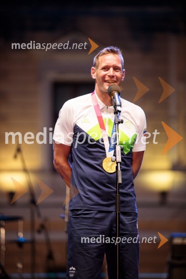  Benjamin Savšek, kanuist Sprejem olimpijske reprezentance na Kongresnem trgu