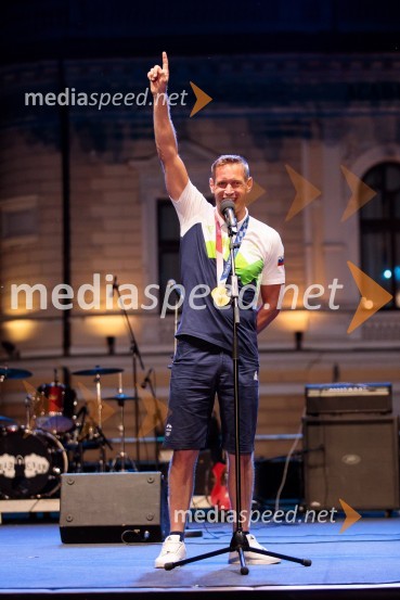  Benjamin Savšek, kanuist Sprejem olimpijske reprezentance na Kongresnem trgu