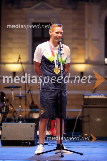  Benjamin Savšek, kanuist Sprejem olimpijske reprezentance na Kongresnem trgu