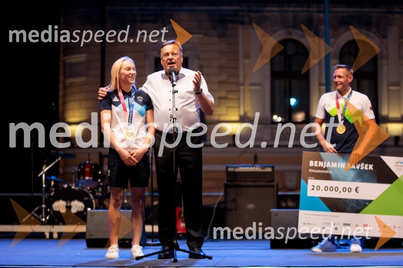  Janja Garnbret, slovenska športna plezalka;  Zoran Janković, župan, Mestna občina Ljubljana;  Benjamin Savšek, kanuist Sprejem olimpijske reprezentance na Kongresnem trgu