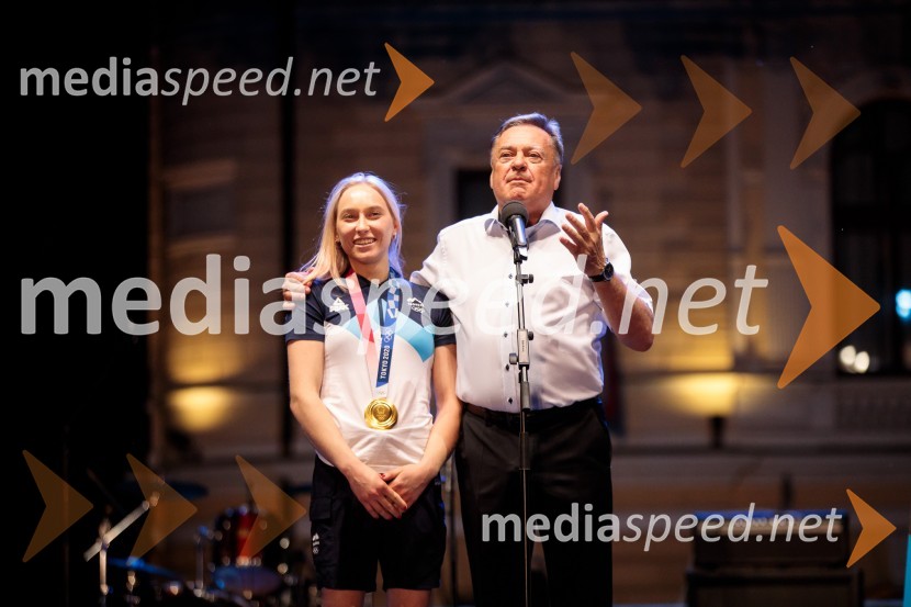  Janja Garnbret, slovenska športna plezalka;  Zoran Janković, župan, Mestna občina LjubljanaSprejem olimpijske reprezentance na Kongresnem trgu