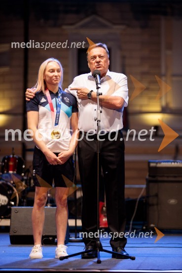  Janja Garnbret, slovenska športna plezalka;  Zoran Janković, župan, Mestna občina LjubljanaSprejem olimpijske reprezentance na Kongresnem trgu