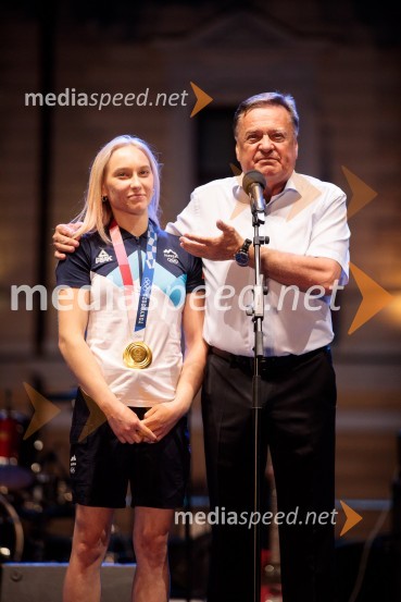  Janja Garnbret, slovenska športna plezalka;  Zoran Janković, župan, Mestna občina LjubljanaSprejem olimpijske reprezentance na Kongresnem trgu