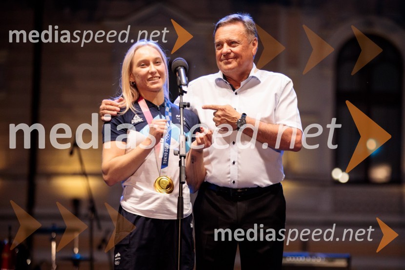 Janja Garnbret, slovenska športna plezalka;  Zoran Janković, župan, Mestna občina LjubljanaSprejem olimpijske reprezentance na Kongresnem trgu