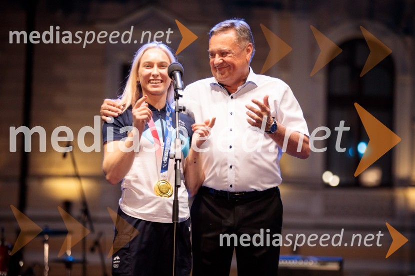  Janja Garnbret, slovenska športna plezalka;  Zoran Janković, župan, Mestna občina LjubljanaSprejem olimpijske reprezentance na Kongresnem trgu