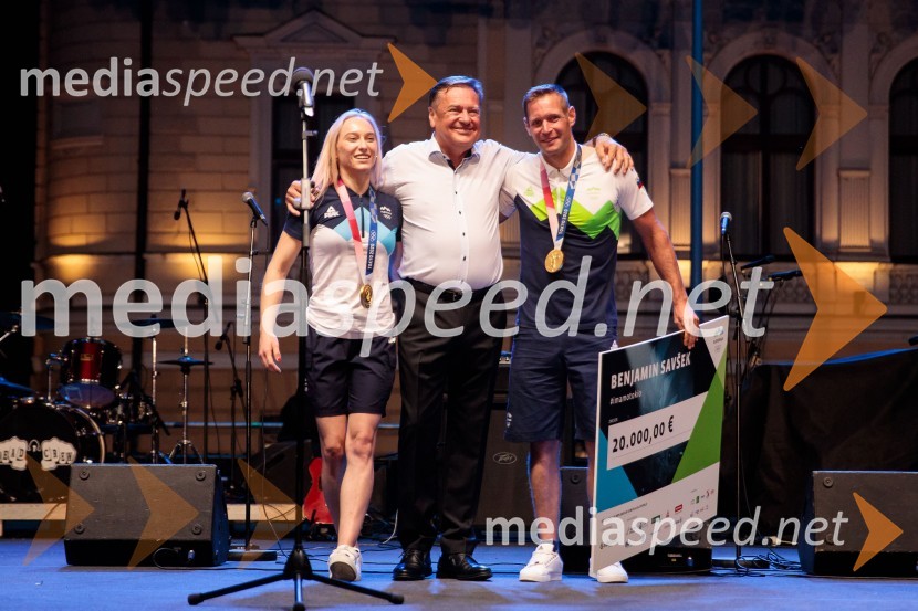  Janja Garnbret, slovenska športna plezalka;  Zoran Janković, župan, Mestna občina Ljubljana;  Benjamin Savšek, kanuist Sprejem olimpijske reprezentance na Kongresnem trgu