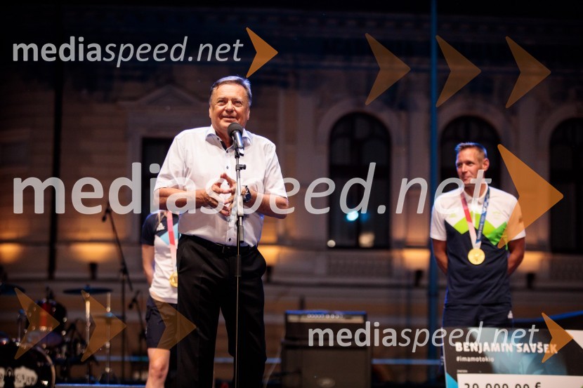  Zoran Janković, župan, Mestna občina Ljubljana;  Benjamin Savšek, kanuist Sprejem olimpijske reprezentance na Kongresnem trgu