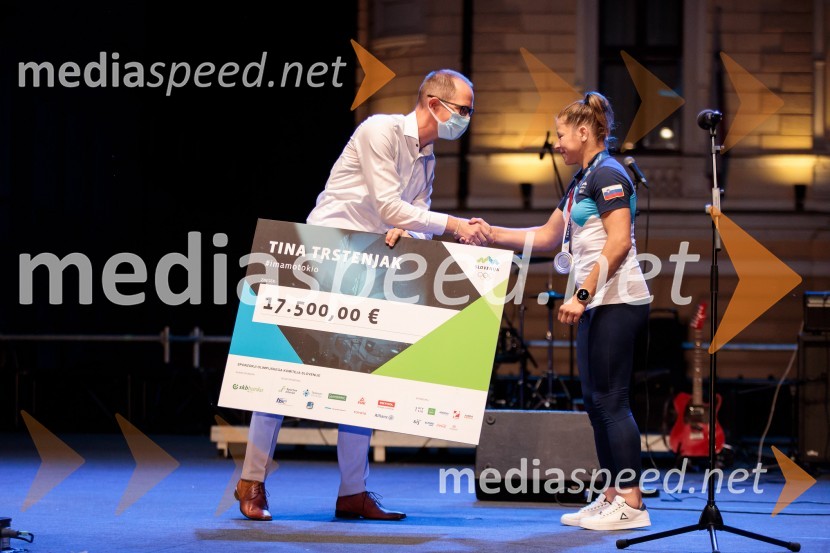  ... ;  Tina Trstenjak, judoistkaSprejem olimpijske reprezentance na Kongresnem trgu