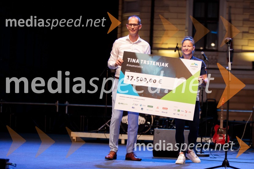  ... ;  Tina Trstenjak, judoistkaSprejem olimpijske reprezentance na Kongresnem trgu