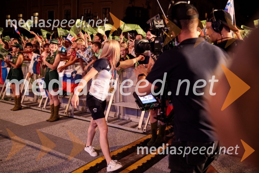  Janja Garnbret, slovenska športna plezalkaSprejem olimpijske reprezentance na Kongresnem trgu