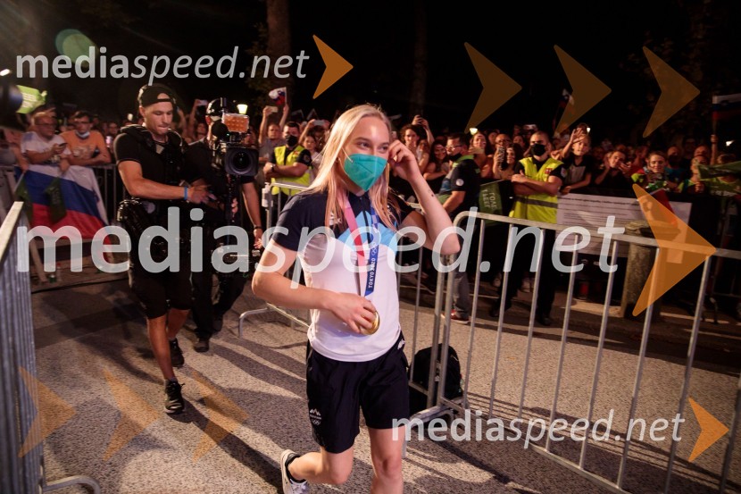  Janja Garnbret, slovenska športna plezalkaSprejem olimpijske reprezentance na Kongresnem trgu