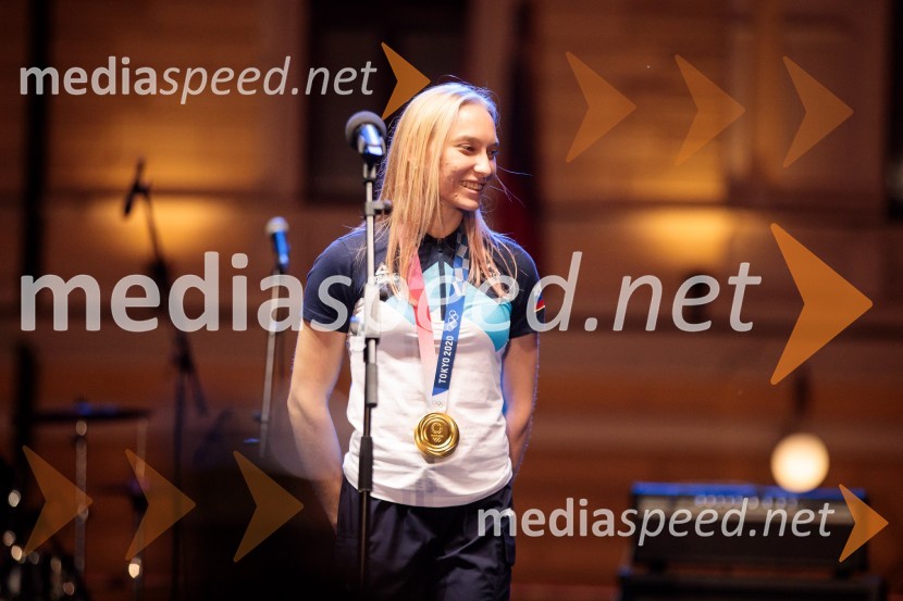  Janja Garnbret, slovenska športna plezalkaSprejem olimpijske reprezentance na Kongresnem trgu