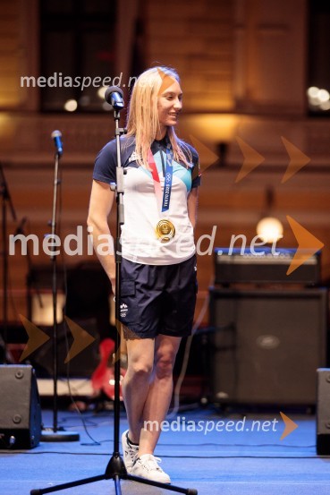  Janja Garnbret, slovenska športna plezalkaSprejem olimpijske reprezentance na Kongresnem trgu