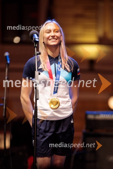  Janja Garnbret, slovenska športna plezalkaSprejem olimpijske reprezentance na Kongresnem trgu