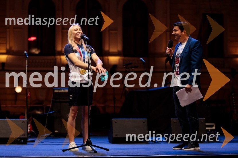  Janja Garnbret, slovenska športna plezalka;  ... Sprejem olimpijske reprezentance na Kongresnem trgu