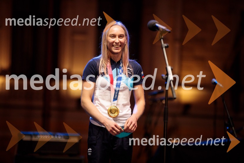  Janja Garnbret, slovenska športna plezalkaSprejem olimpijske reprezentance na Kongresnem trgu