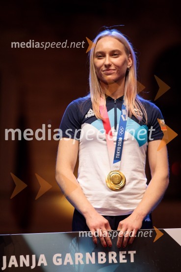  Janja Garnbret, slovenska športna plezalkaSprejem olimpijske reprezentance na Kongresnem trgu