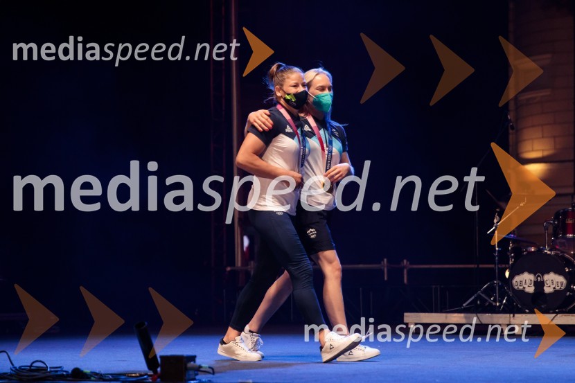  Tina Trstenjak, judoistka;  Janja Garnbret, slovenska športna plezalkaSprejem olimpijske reprezentance na Kongresnem trgu