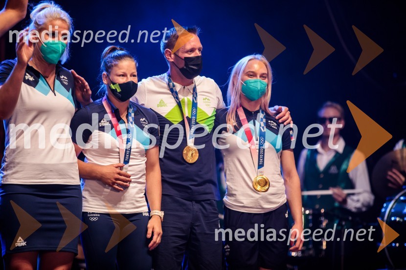  ... ;  Tina Trstenjak, judoistka;  Benjamin Savšek, kanuist ;  Janja Garnbret, slovenska športna plezalkaSprejem olimpijske reprezentance na Kongresnem trgu