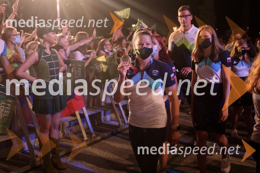  Tina Trstenjak, judoistkaSprejem olimpijske reprezentance na Kongresnem trgu