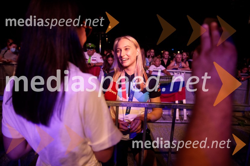  Janja Garnbret, slovenska športna plezalkaSprejem olimpijske reprezentance na Kongresnem trgu