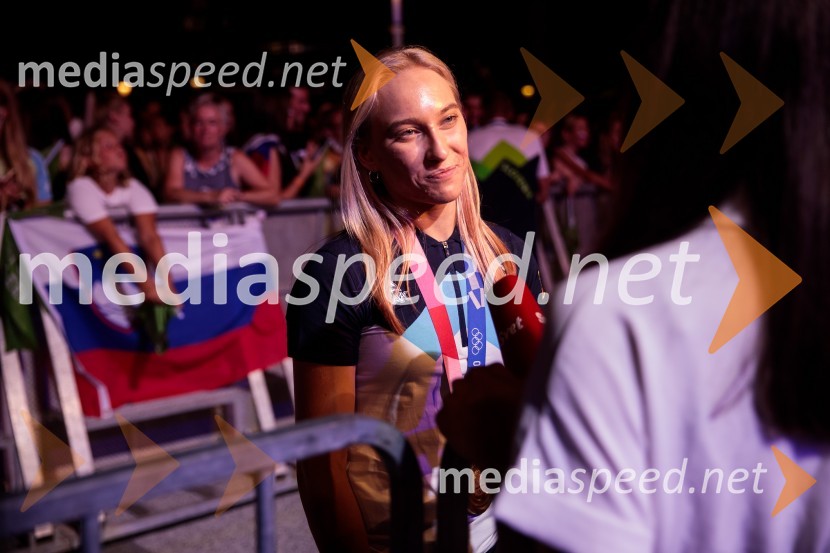  Janja Garnbret, slovenska športna plezalkaSprejem olimpijske reprezentance na Kongresnem trgu
