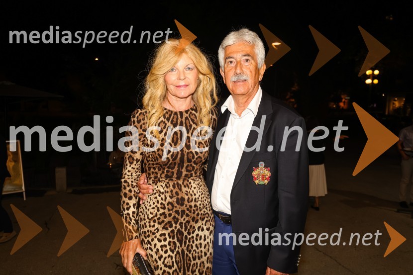  Darja Kuhar Kotnik, soustanoviteljica in podpredsednica Društva za zdravje naroda;  Rajko Kotnik, državni pravobranilec, bivši predsednik Lions Ljubljana RožnikNastop tenorista Jonasa Kaufmanna v okviru 69. Ljubljana Festivala