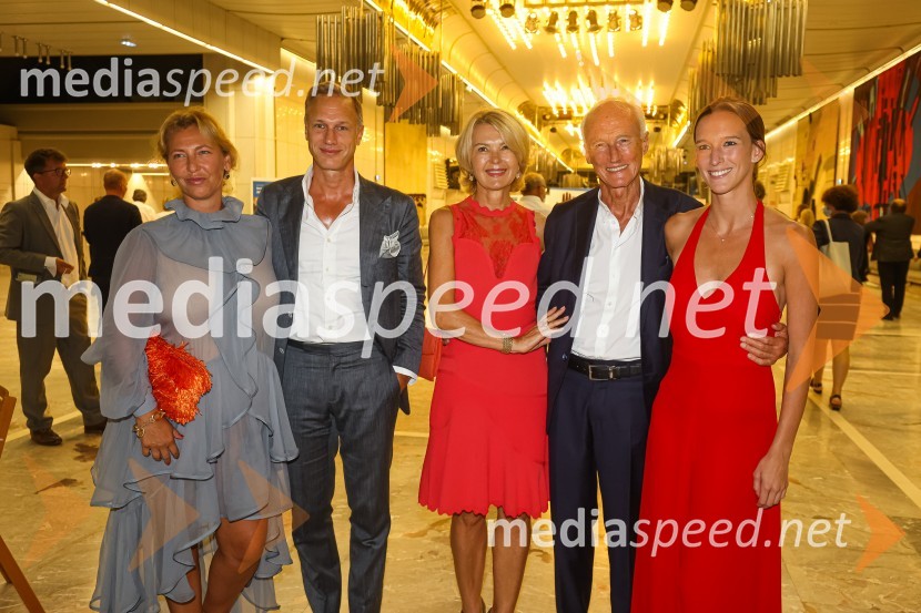  ... ;  ... ;  Nevenka Črešnar Pergar, lastnica in direktorica podjetja NP Consulting;  Janez Pergar, častni konzul Južnoafriške republike;  Kaja PergarNastop tenorista Jonasa Kaufmanna v okviru 69. Ljubljana Festivala