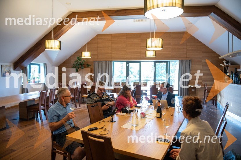 Vino je glasba, krstna uprizoritev kulturno enološkega doživetja