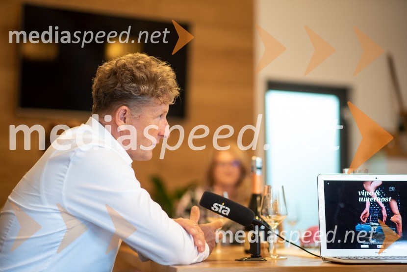 Vino je glasba, krstna uprizoritev kulturno enološkega doživetja