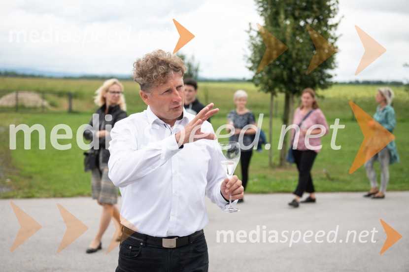 Vino je glasba, krstna uprizoritev kulturno enološkega doživetja