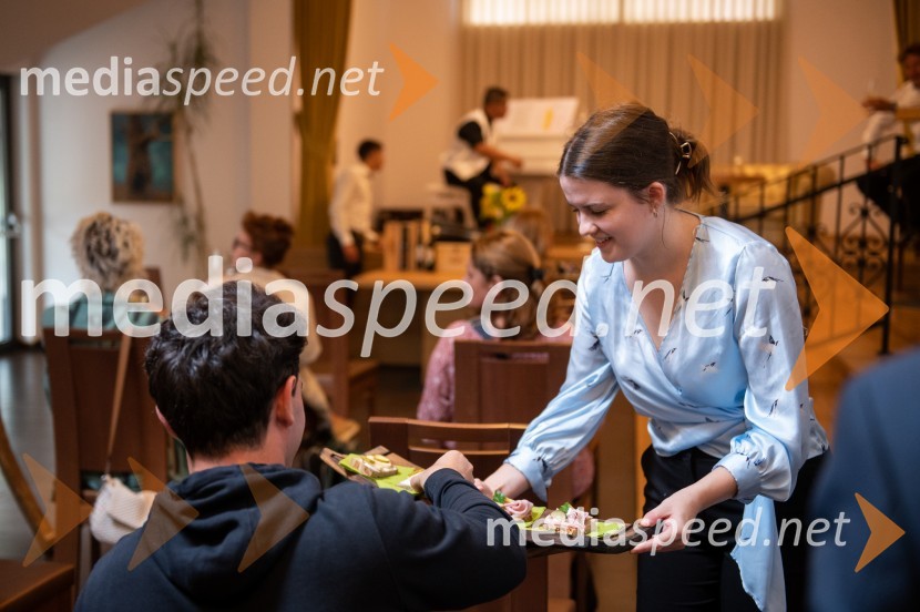 Vino je glasba, krstna uprizoritev kulturno enološkega doživetja