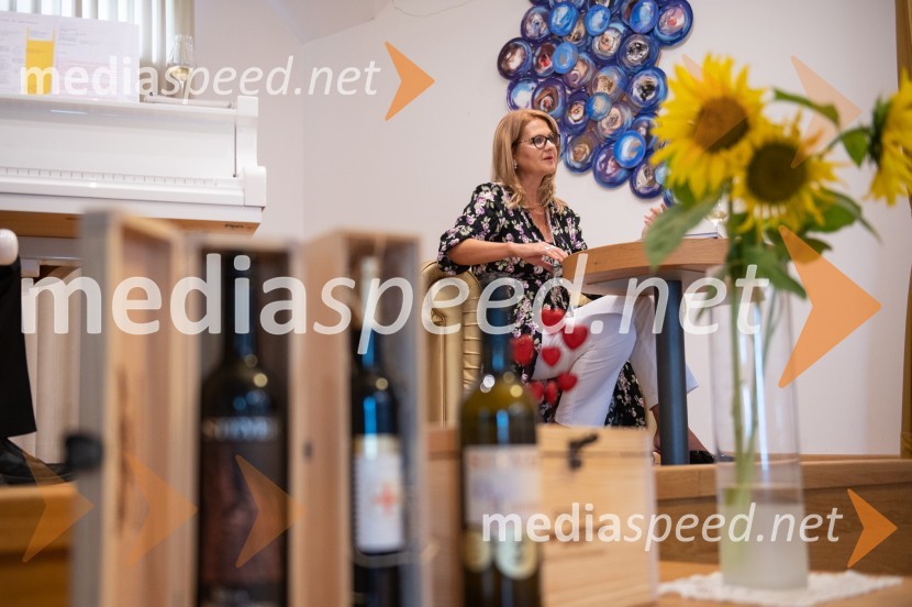 Vino je glasba, krstna uprizoritev kulturno enološkega doživetja