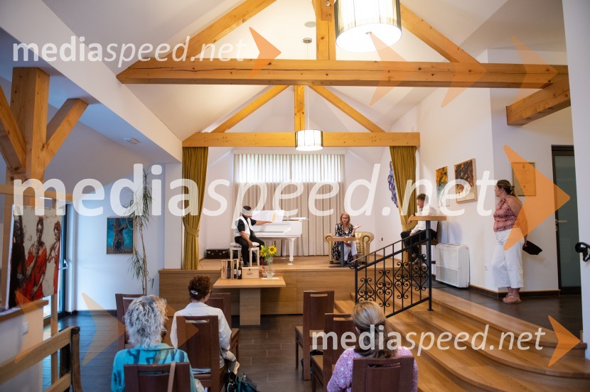 Vino je glasba, krstna uprizoritev kulturno enološkega doživetja