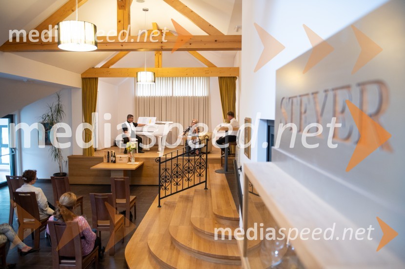 Vino je glasba, krstna uprizoritev kulturno enološkega doživetja