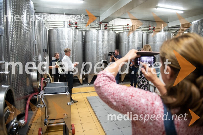 Vino je glasba, krstna uprizoritev kulturno enološkega doživetja